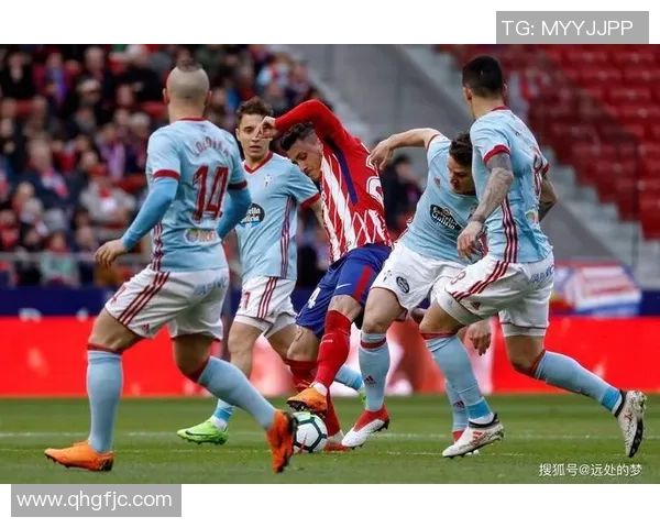 足球员出轨风波再起球星私生活引发热议与球迷强烈关注